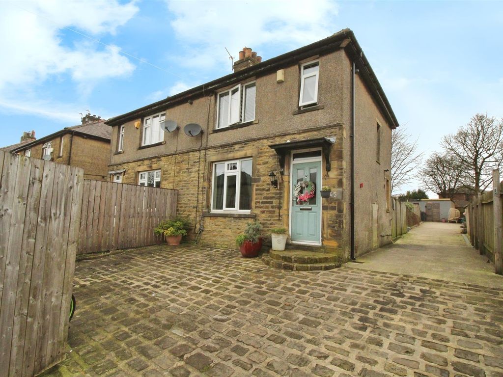 2 bed semidetached house for sale in Westbury Road, Bradford BD6, £