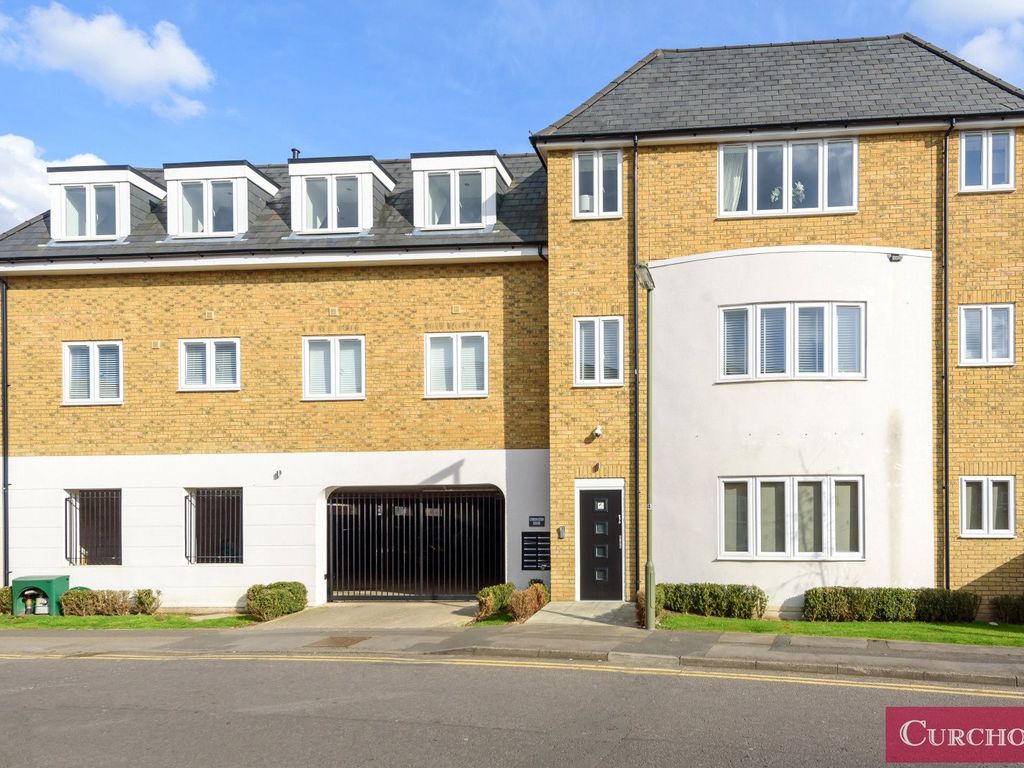 2 bed flat to rent in Coronation House, Gogmore Lane, Chertsey KT16, £