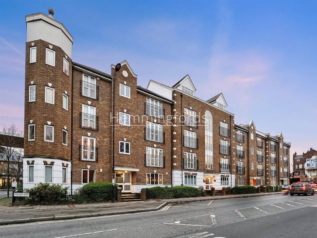 2 bed flat to rent in Riddell Court, Albany Road SE5, £1,900 pcm Zoopla