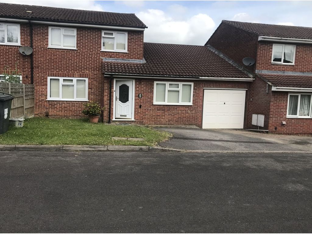 4 bed semidetached house for sale in Mathias Walk, Basingstoke RG22, £