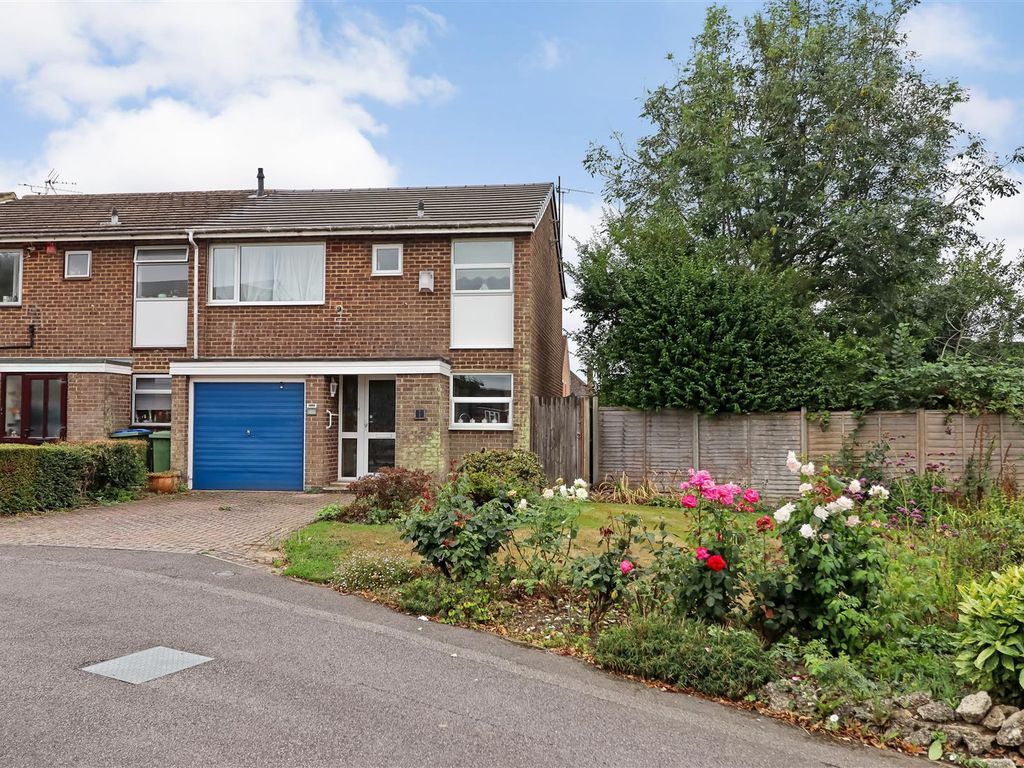 3 bed semidetached house for sale in Stirling Way, Horsham RH13 Zoopla