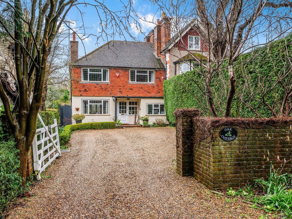 4 bed semidetached house for sale in Tilburstow Hill Road, South