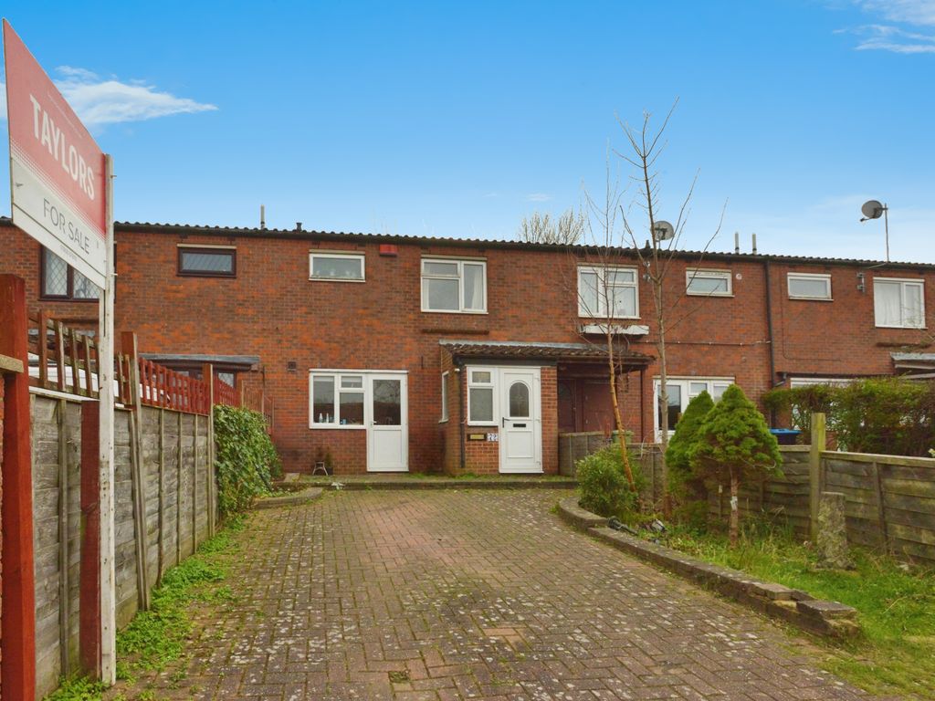 3 bed terraced house for sale in Turnmill Avenue, Springfield, Milton