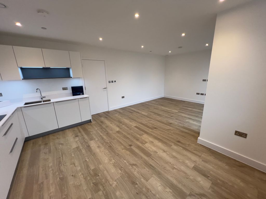 2 bed flat to rent in Gildenhowe, Cambridge CB3, £2,400 pcm Zoopla