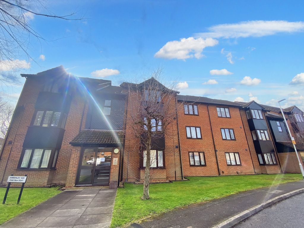 Studio to rent in Amberley Way, Uxbridge, Middlesex UB10 Zoopla