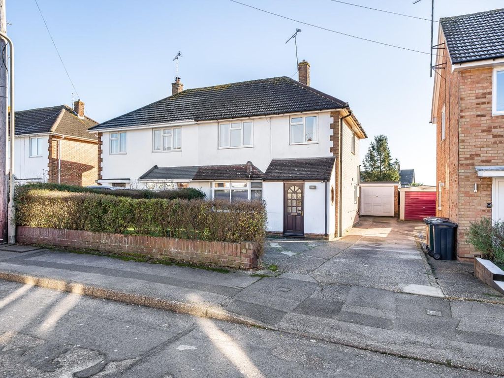 3 bed semidetached house for sale in Rylands Road, Kennington, Ashford