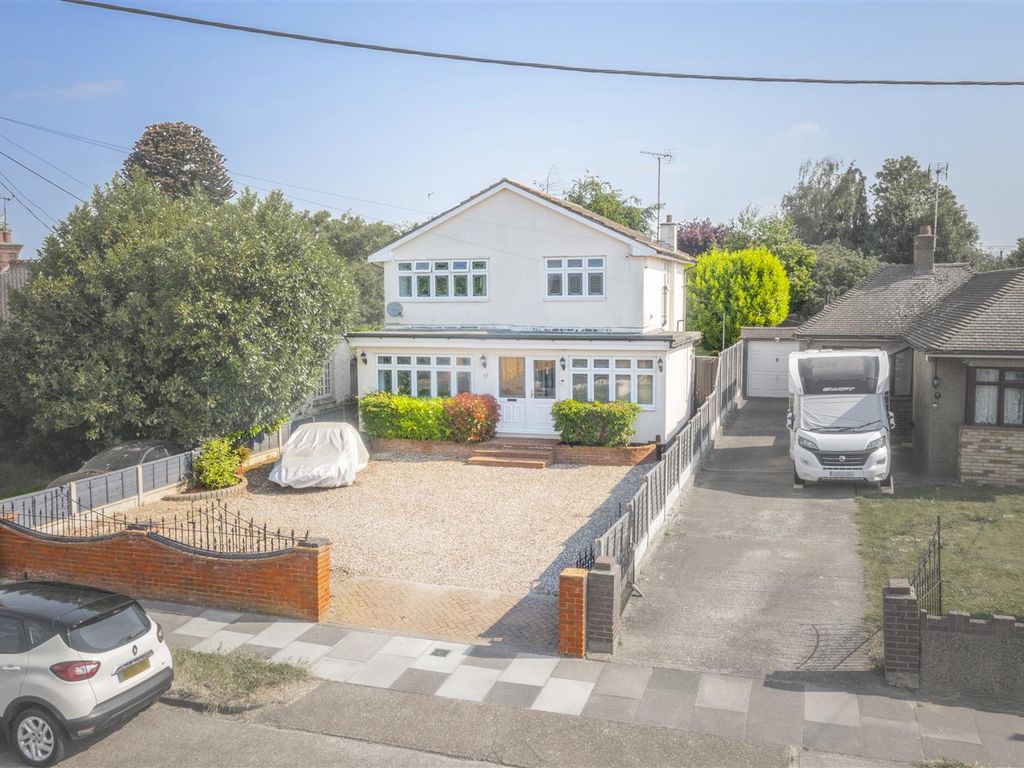 4 bed detached house for sale in Springwater Road, Eastwood, LeighOn