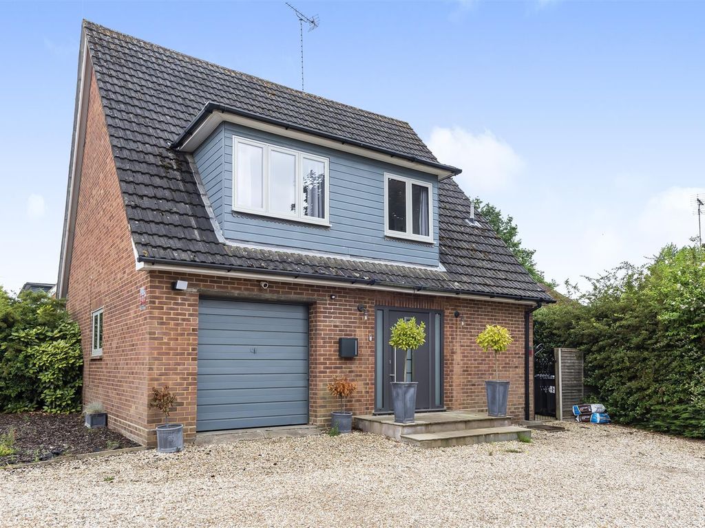 3 bed detached house for sale in Jarvis Close, Eversley Centre, Hook