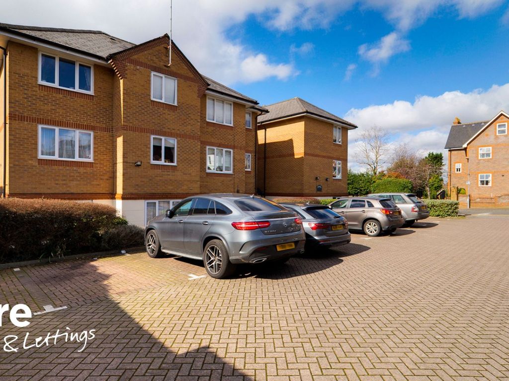 1 bed flat for sale in Alexandra Road, Hemel Hempstead, Hertfordshire