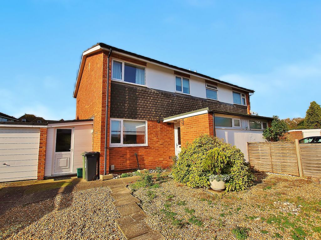 2 bed semidetached house to rent in Manor Gardens, Guildford, Surrey