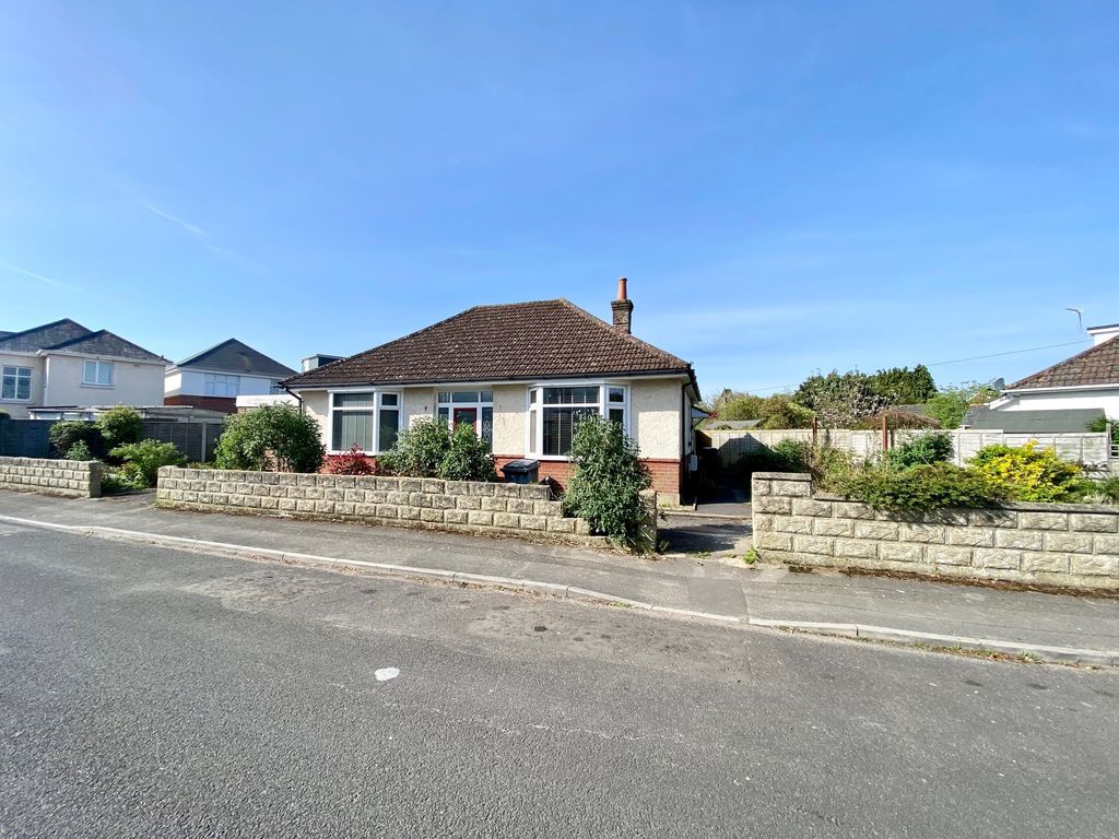 3 Bed Detached Bungalow For Sale In Mansfield Road Bournemouth Bh9