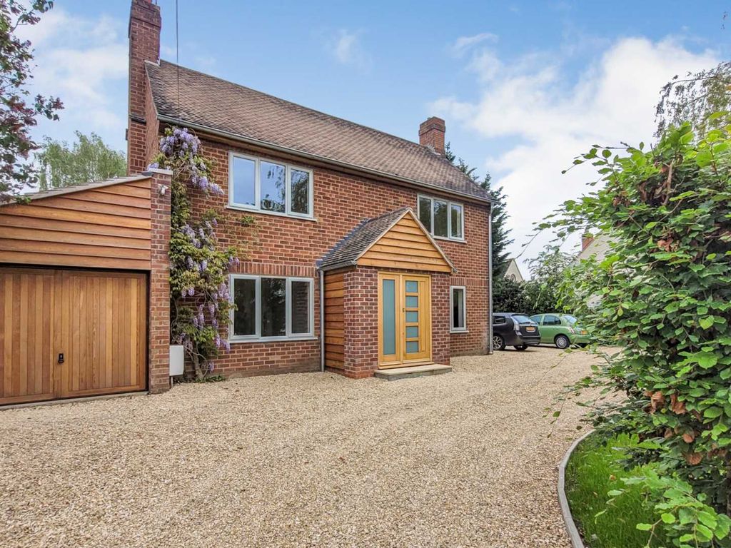 4 bed detached house for sale in Tewkesbury Road, Eckington