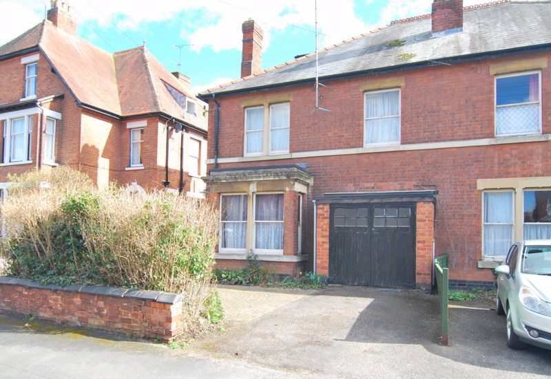 6 bed semidetached house for sale in Heathville Road, Kingsholm