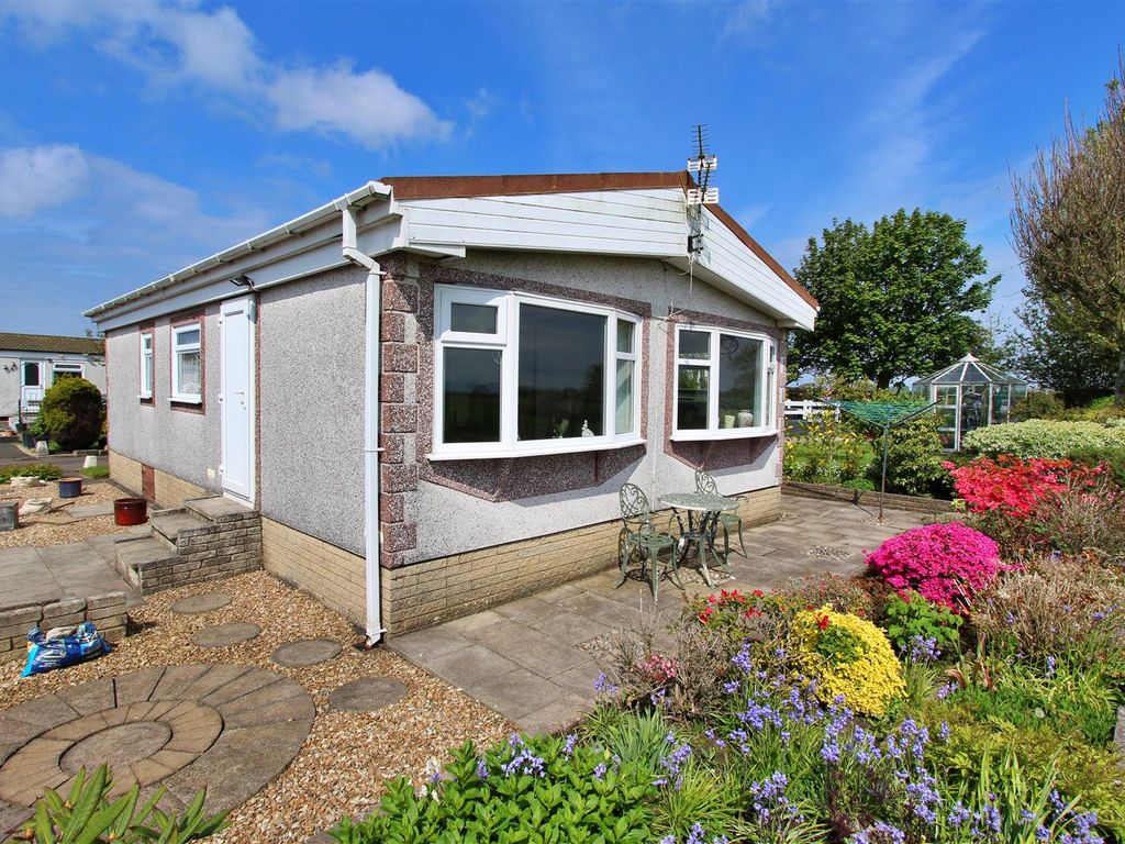 2 bed chalet for sale in The Crescent, Woodside Park, Stalmine FY6, £