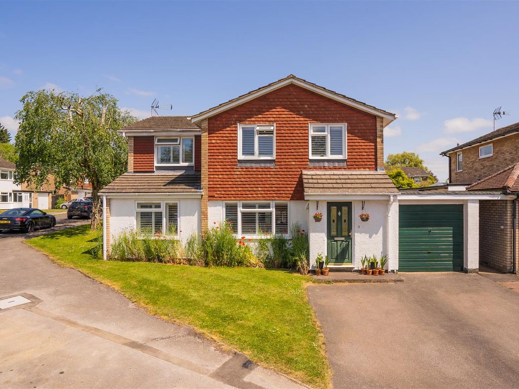 4 bed detached house for sale in Hill Farm Way, Hazlemere, High