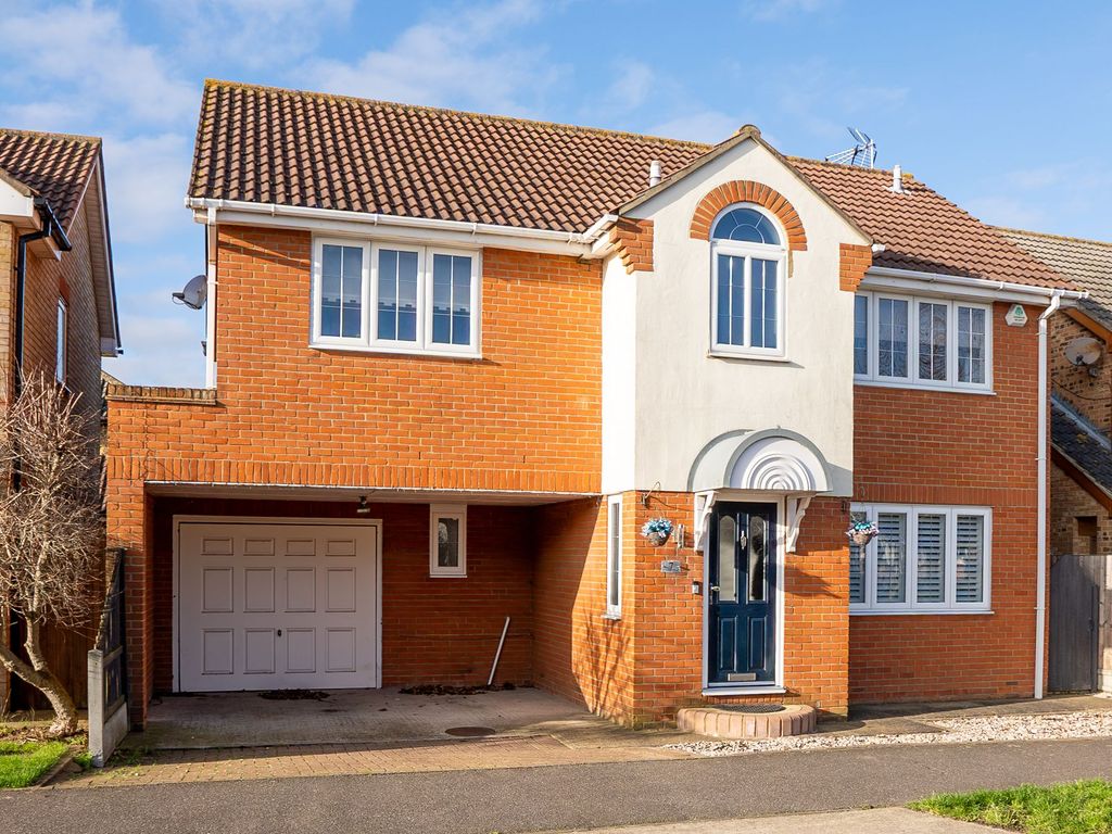 4 bed detached house for sale in Elsinor Avenue, Canvey Island SS8, £