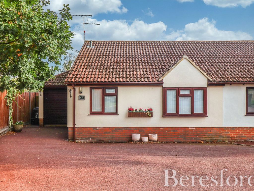 2 bed bungalow for sale in Oakroyd Avenue, Dunmow CM6, £350,000 Zoopla