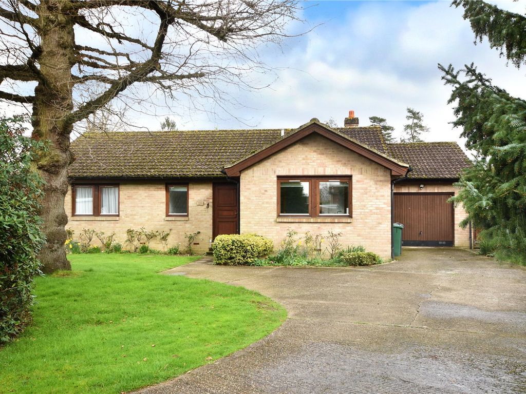 2 bed bungalow for sale in Salfords, Surrey RH1, £525,000 Zoopla