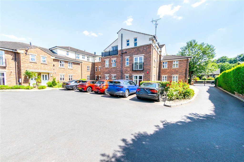 2 bed flat for sale in Longthorpe Lane, Lofthouse, Wakefield, West