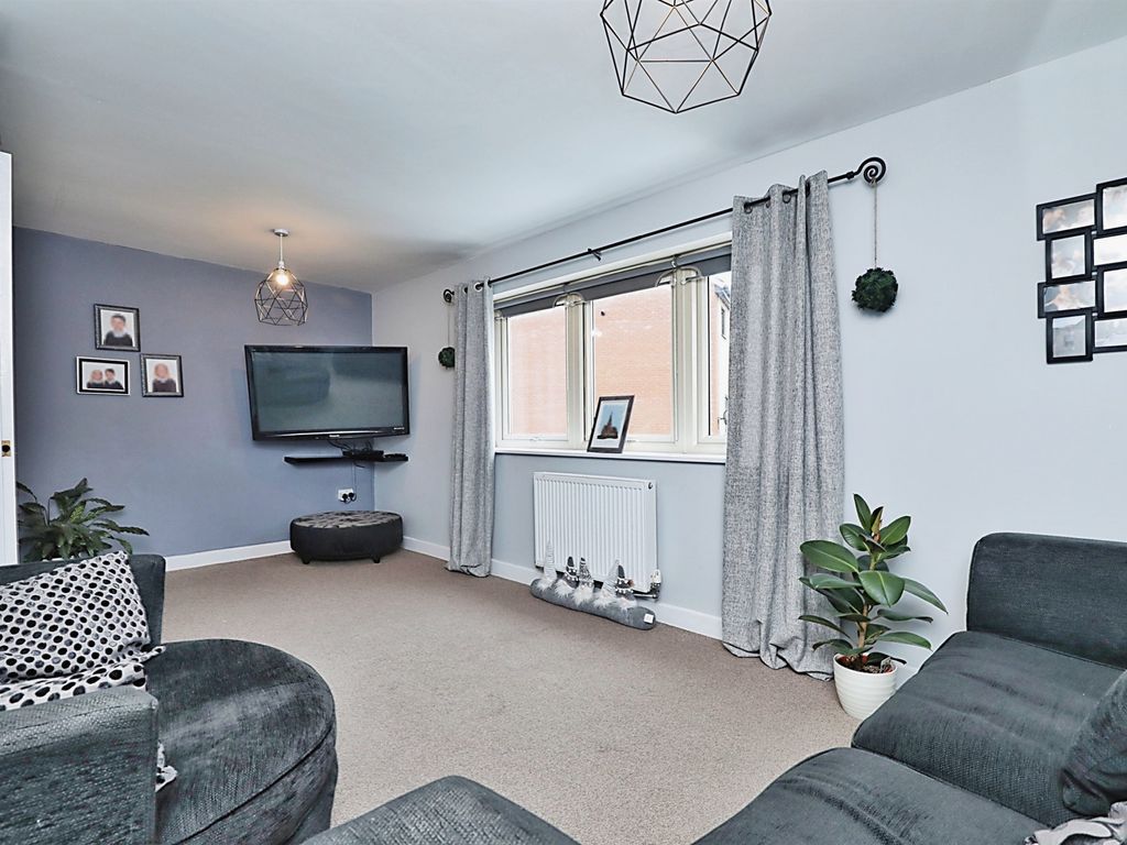 5 bed town house for sale in Ascot Drive, Dinnington, Sheffield S25