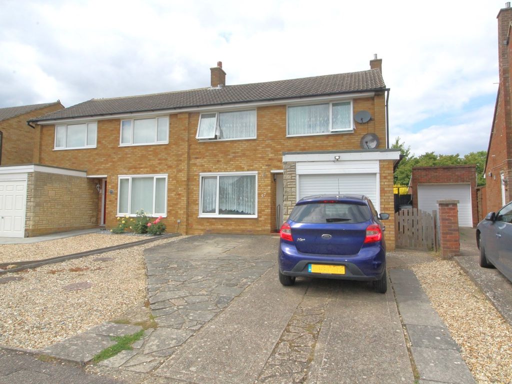3 bed semidetached house for sale in Grovelands Avenue, Hitchin SG4