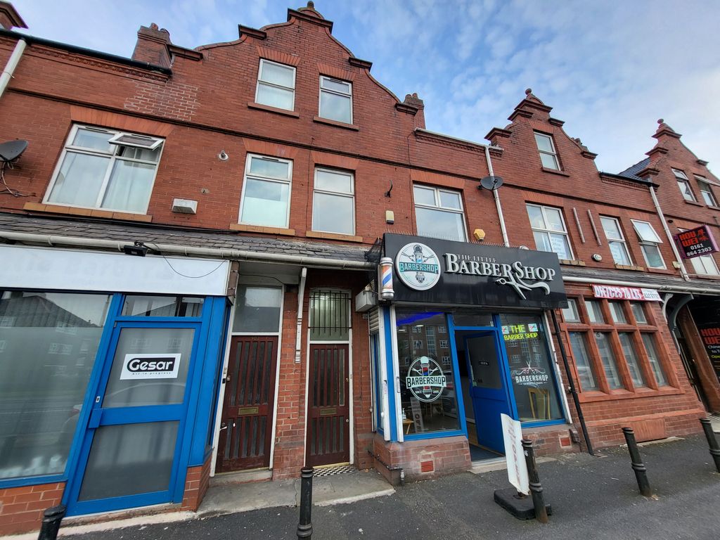 3 bed flat to rent in Chester Road, Stretford, Manchester M32, £1,200