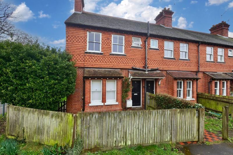 3 bed end terrace house for sale in Reading Road, Cholsey, Wallingford