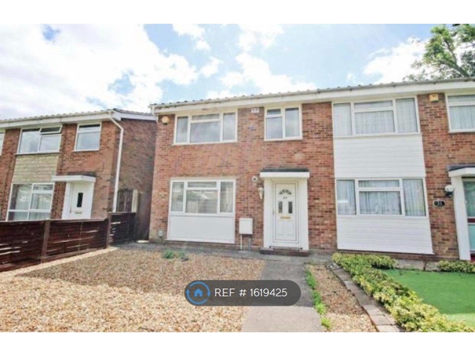 3 bed semidetached house to rent in Hartland Avenue, Bedford MK40 Zoopla