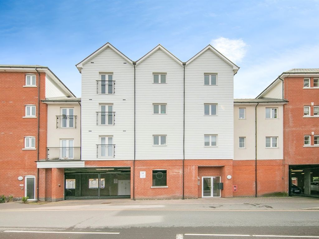 2 bed flat for sale in Hythe Quay, Colchester CO2, £64,750 Zoopla