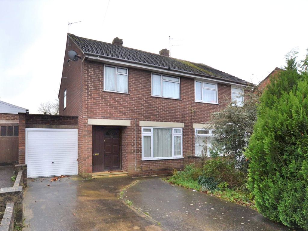3 bed semidetached house for sale in Moorfield Road, Brockworth