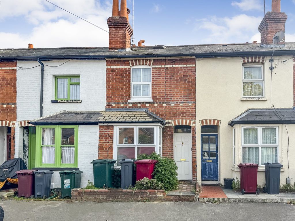 3 Bed Terraced House For Sale In Cranbury Road Reading Rg30 £285 000