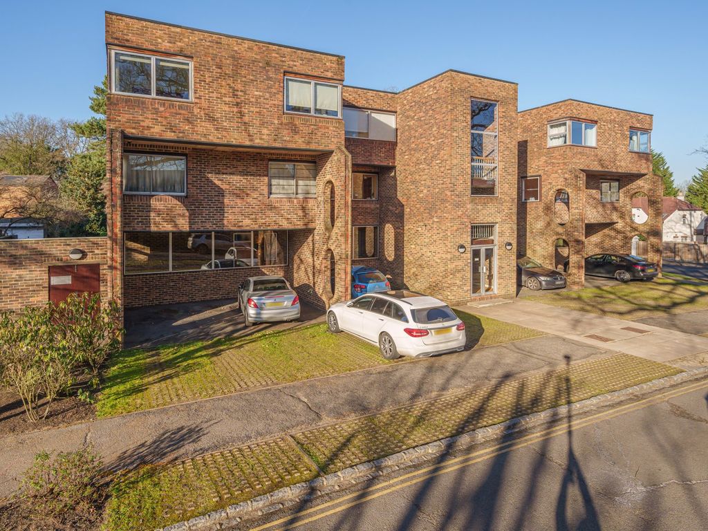 2 bed flat for sale in Stroudwater Park, Weybridge KT13 Zoopla