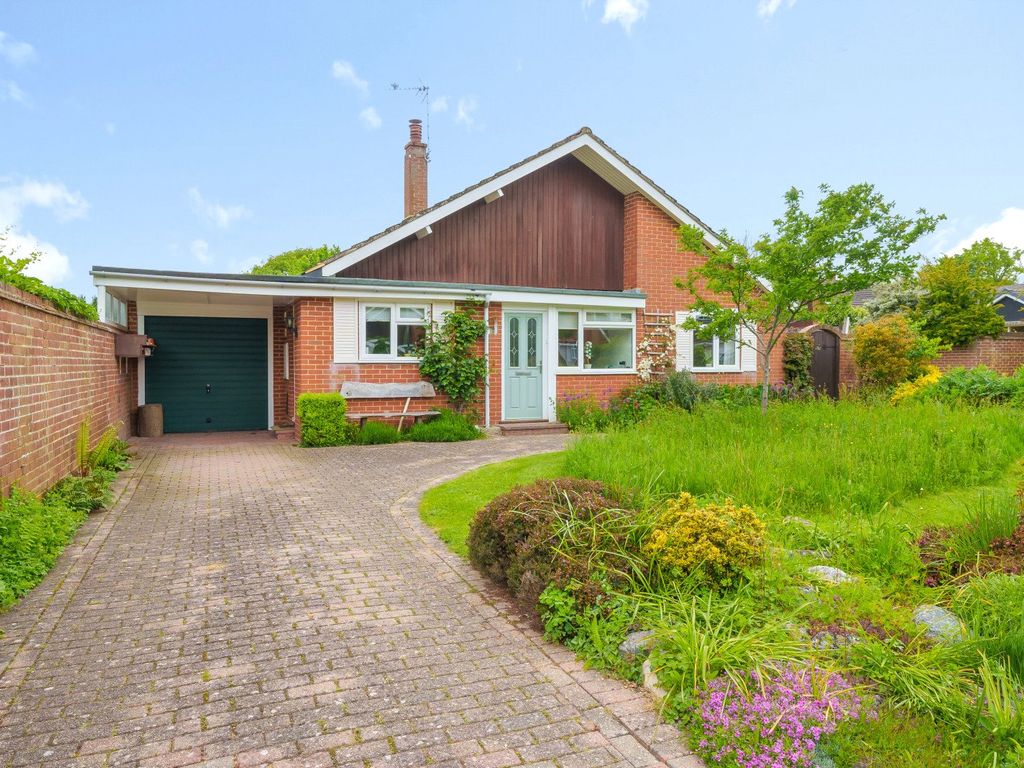 3 bed bungalow for sale in Summerlands, Cranleigh GU6 Zoopla