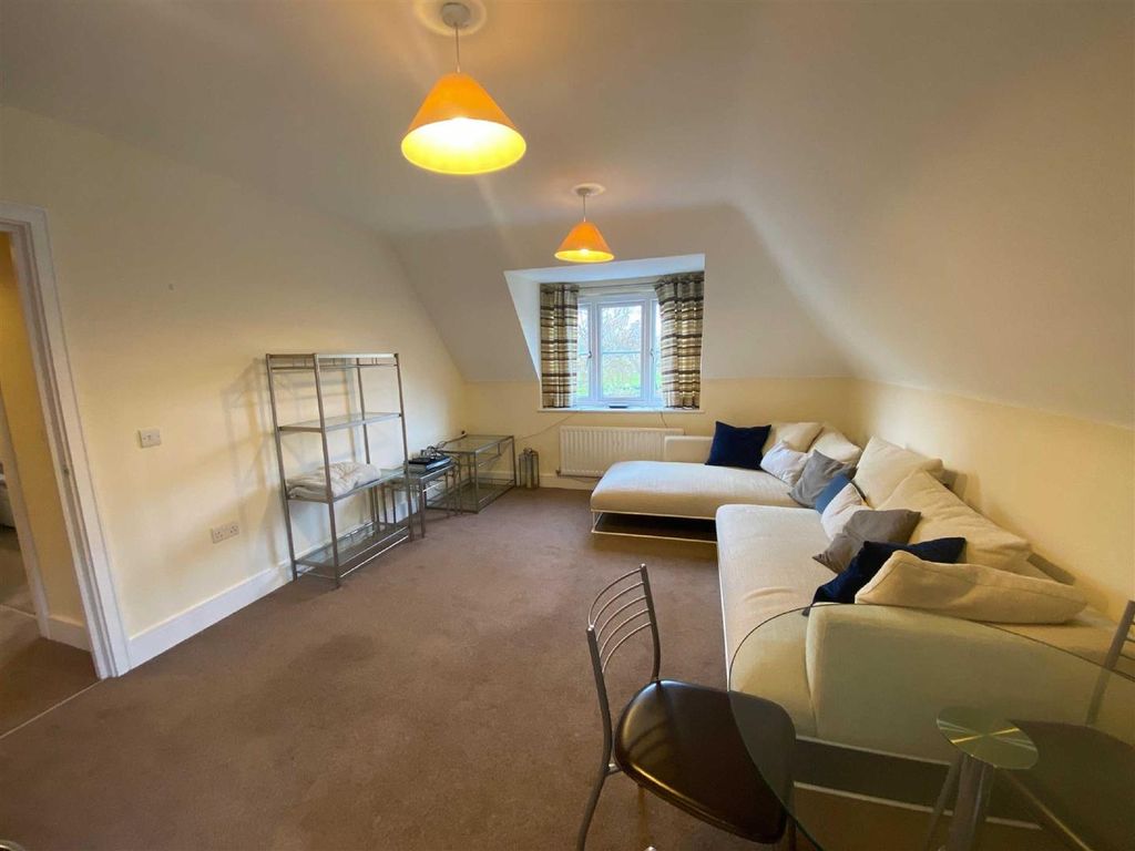 1 bed flat to rent in Holders Hill Road, London NW7, £1,450 pcm Zoopla