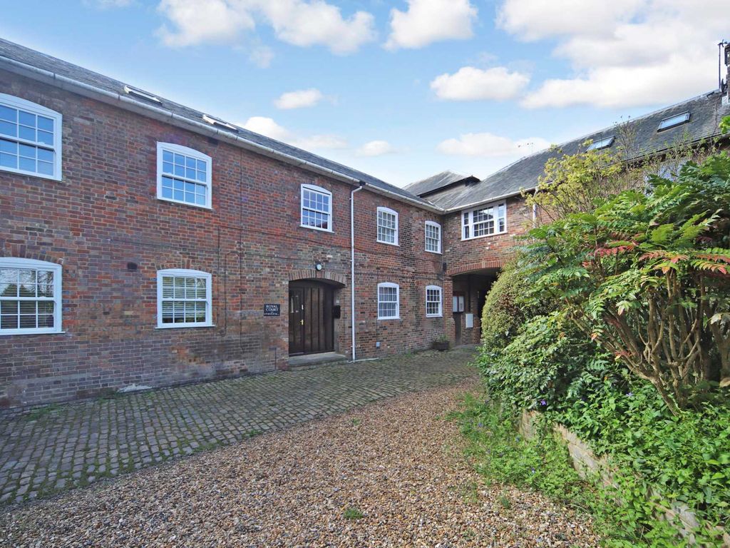 1 bed flat for sale in Royal Court, Tring Station, Tring HP23 Zoopla