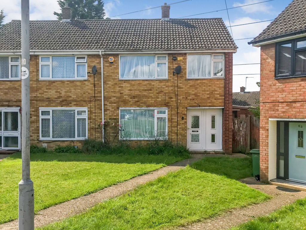 3 bed semidetached house for sale in Marlin Road, Luton LU4, £225,000