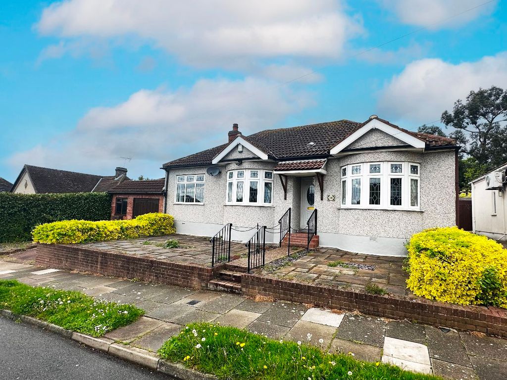 3 bed bungalow to rent in Hillfoot Road, Romford RM5 Zoopla