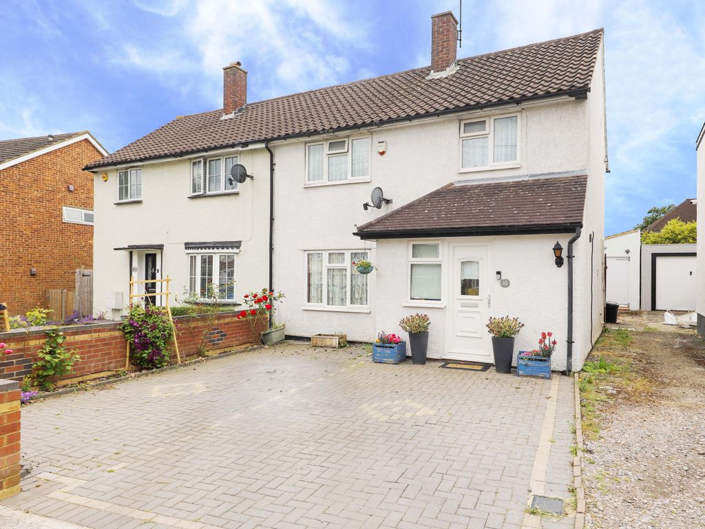 3 bed semidetached house for sale in Newnham Avenue, Ruislip HA4, £