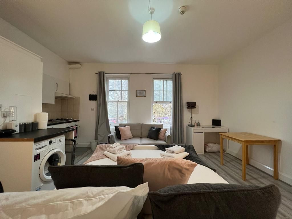 Studio to rent in Uxbridge Road, London W12 Zoopla