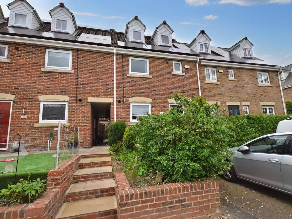 4 bed town house to rent in Wentworth Mews, Mapplewell, Barnsley S75
