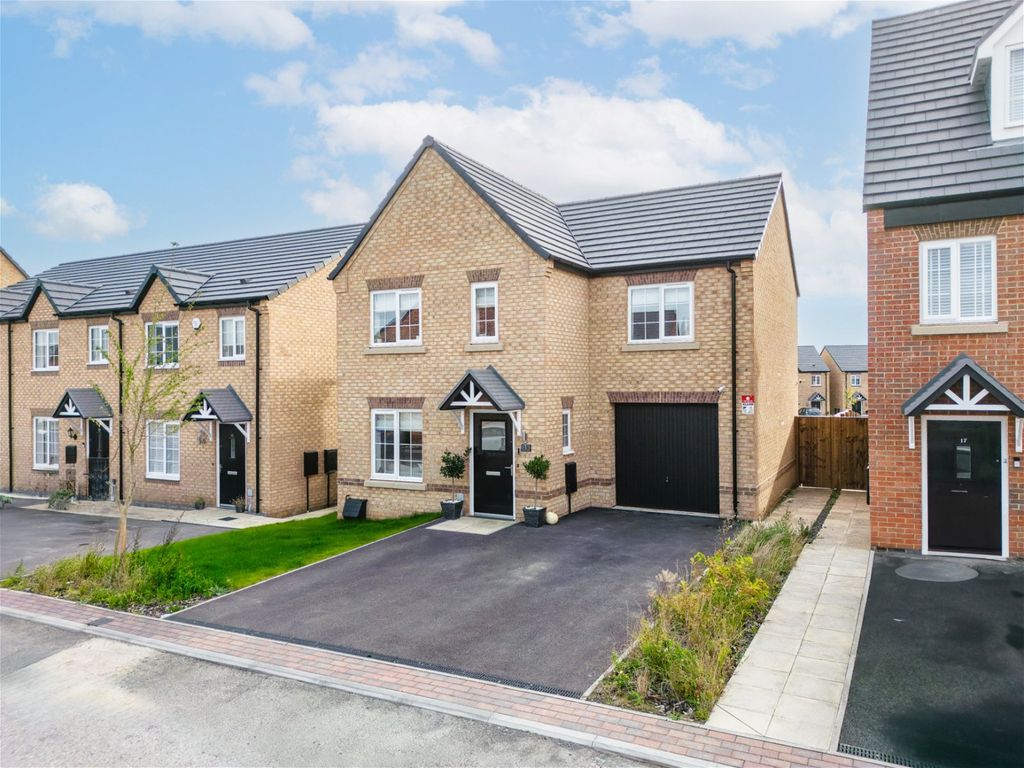 3 bed detached house for sale in Miller Road, Pontefract, West