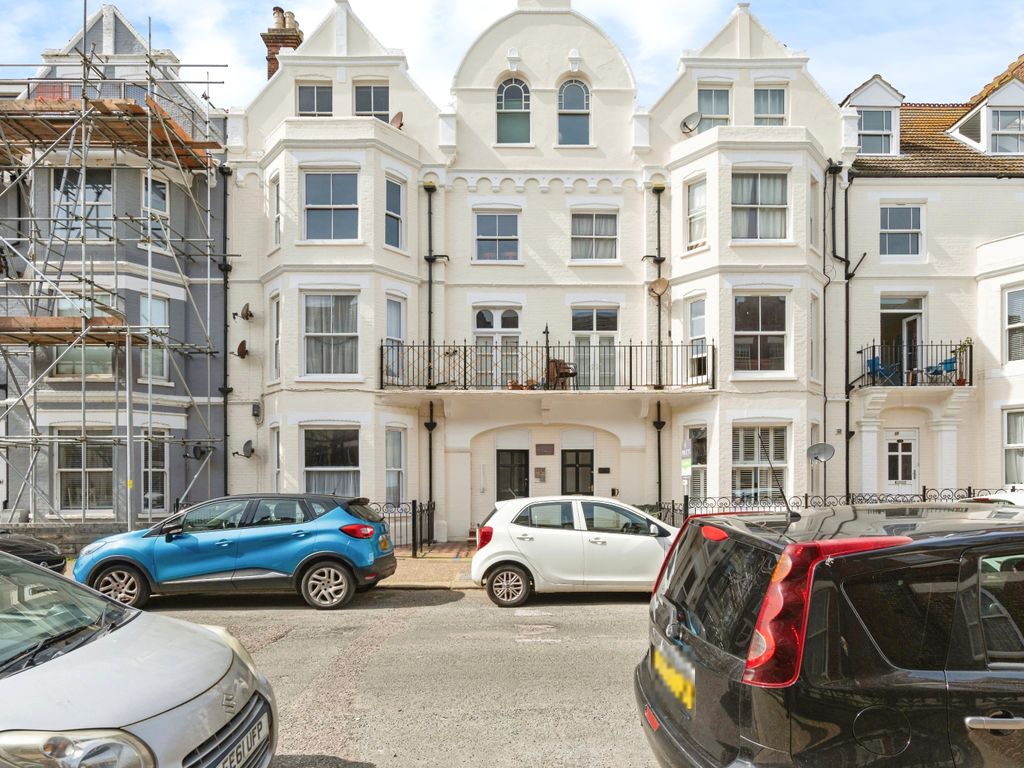 2 bed flat for sale in Cabbell Road, Cromer, Norfolk NR27, £125,000