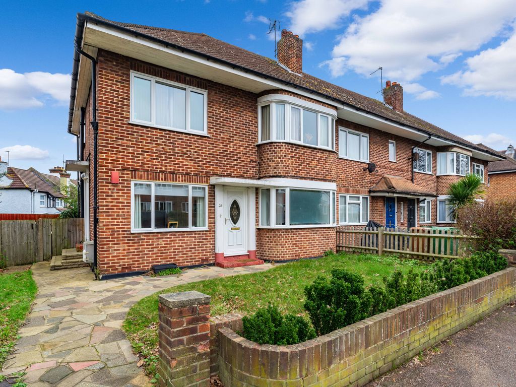 2 bed for sale in Parkgate Road, Wallington SM6, £335,000