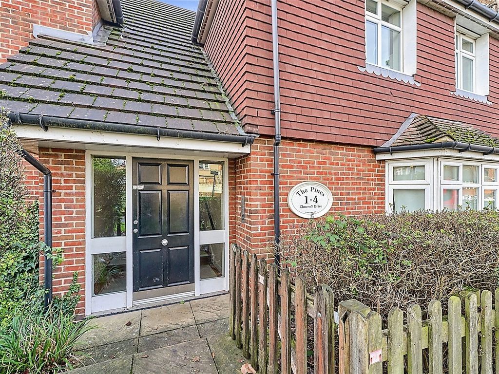 2 bed flat for sale in Elmcroft Drive, Chessington KT9 Zoopla