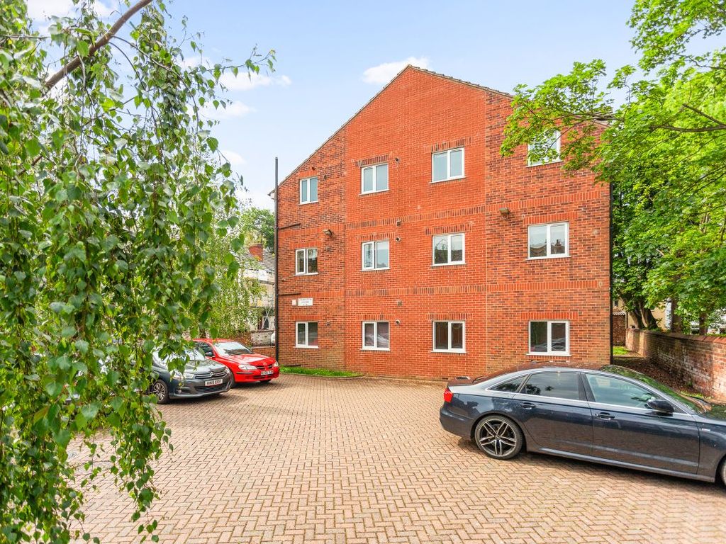 1 bed flat to rent in Charlotte Court, Wheaton Avenue, Leeds LS15, £600