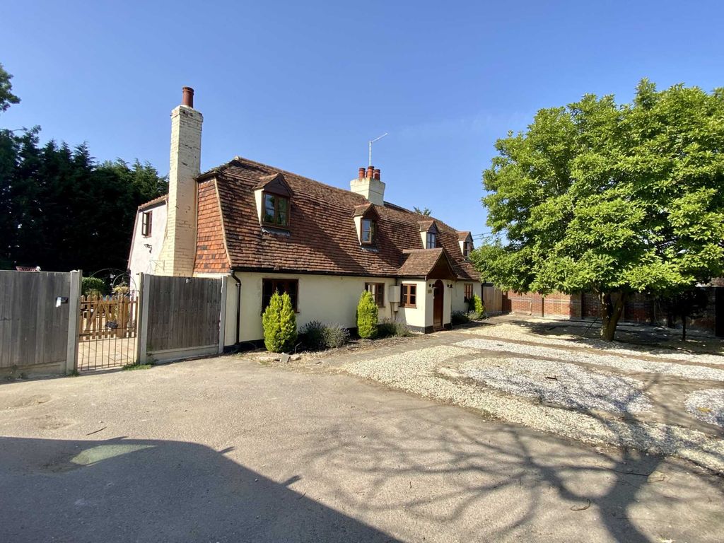 4 bed detached house for sale in Wash Road, Noak Bridge SS15 Zoopla