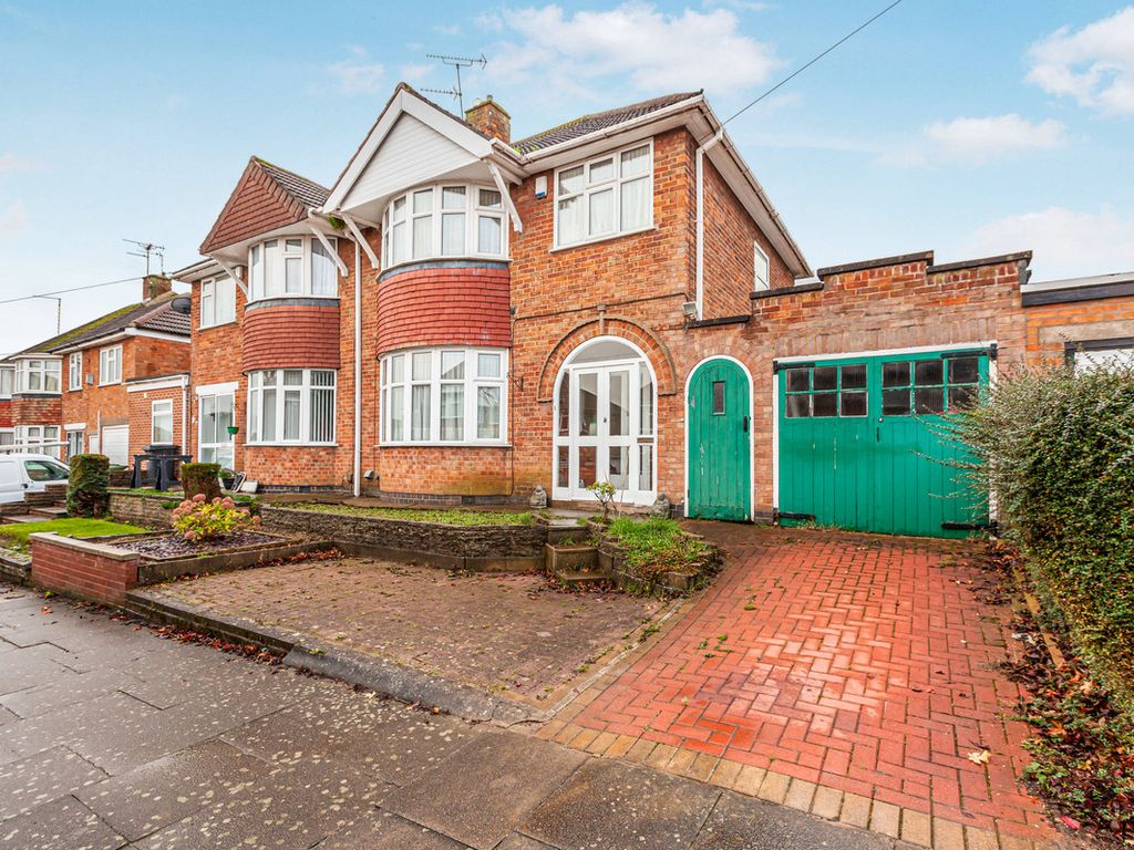 3 bed semidetached house for sale in Woodnewton Drive, Leicester LE5