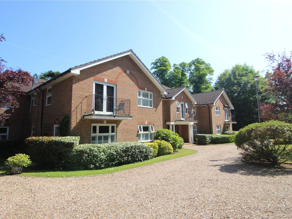 2 bed flat for sale in Hawley Road, Blackwater, Camberley, Hampshire