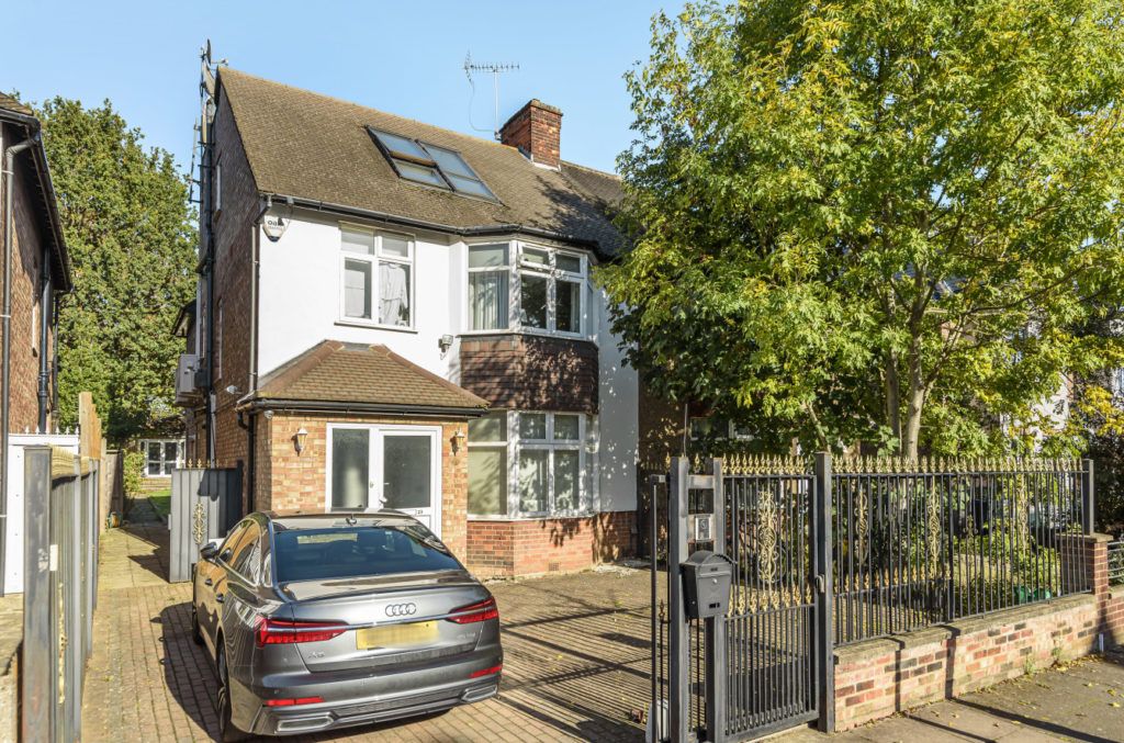 5 bed semidetached house for sale in Creswick Road, West Acton W3, £