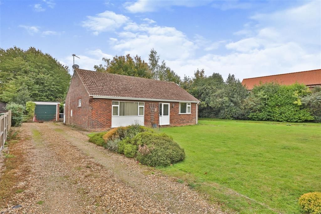 3 bed detached bungalow for sale in Manor Close, Little Snoring